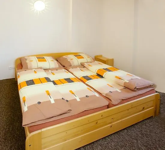 U Jezera Laka